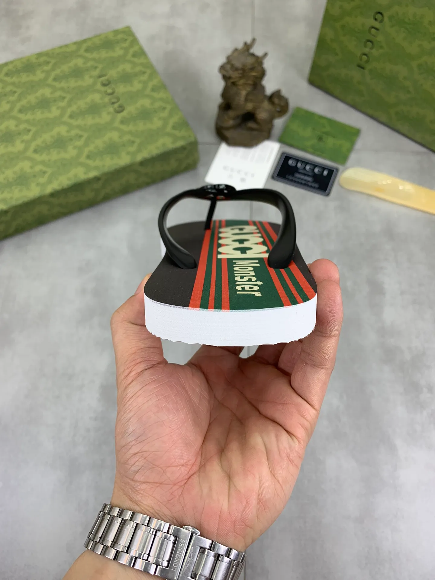 Men's men's shoes 💰P220💰【New style】🆘【GUCCI】Official website's popular Gucci adult couple 🧑‍🤝‍🧑 style, children's flip-flops are on sale at the counter simultaneously! Original fabric imported from Italy. Original bottom provided by the original factory. Size: Adult 36-45. Children’s size: 30-37. Multiple colors available.